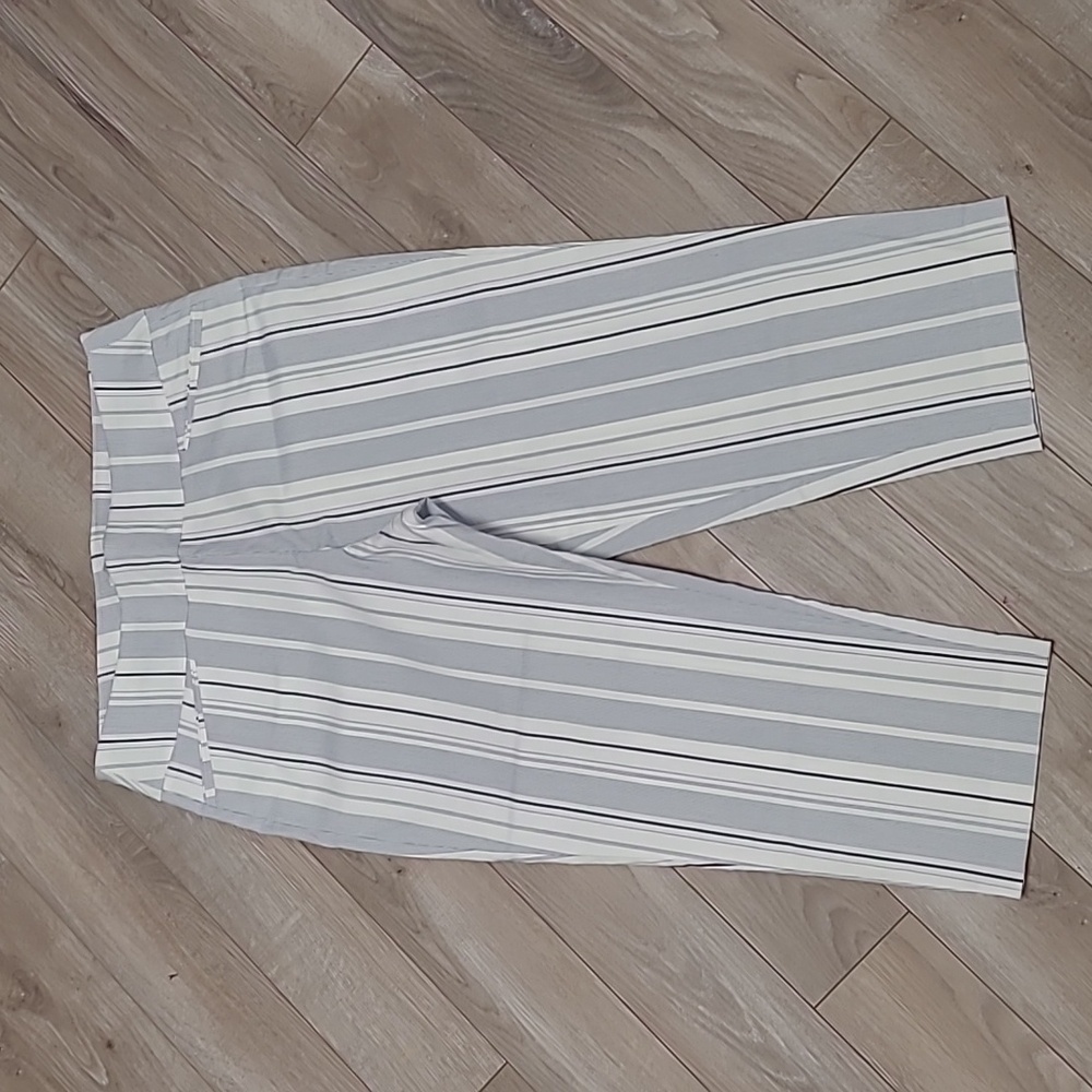 CATO white blue stripes capri Size 14